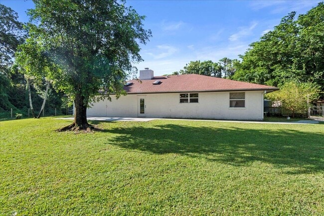 Building Photo - 11647 62nd Ln N