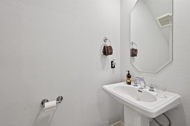 Building Photo - 18619 Greenwood Mdw Trl