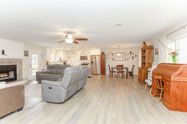 Building Photo - Stylish 3-Bed Brick Home in Central VB!