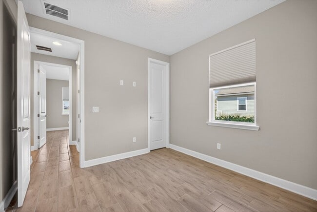 Building Photo - 85614 Fall River Pkwy