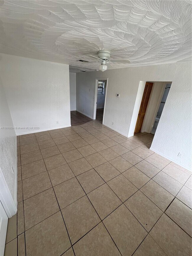 Building Photo - 4120 SW 19th St