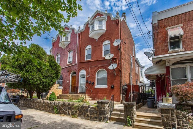 Building Photo - 1633 Wakeling St