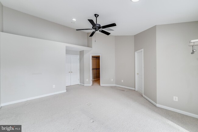 Building Photo - 22072 Avonworth Square