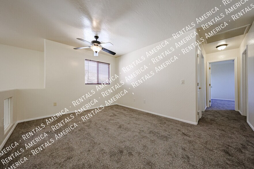 Building Photo - 528 W Mountain Sage Dr