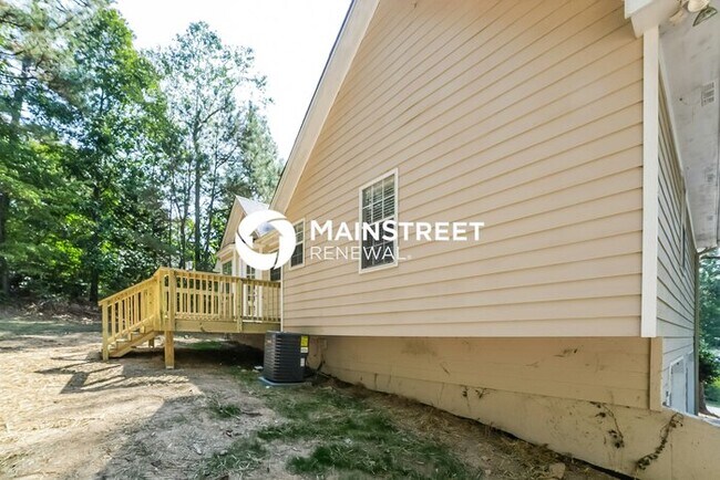 Building Photo - 4 Bedroom Pet-Friendly Home in Acworth, GA with Main Street Renewal