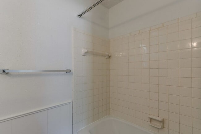 Building Photo - Cozy & Stylish Living Near ESA Park with F...