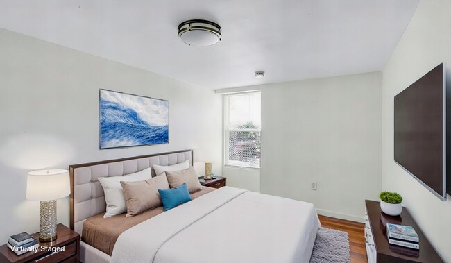 Primary Photo - 2737 Stuart Dr