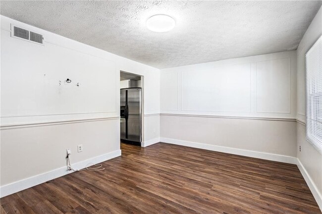 Building Photo - 8827 Applegate Ln