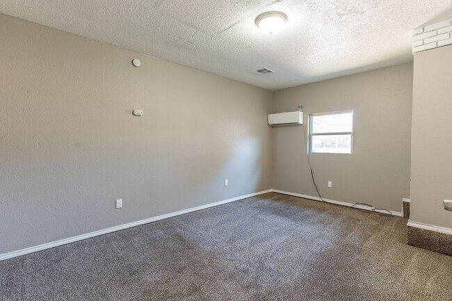 Building Photo - 1521 Marydale Ave