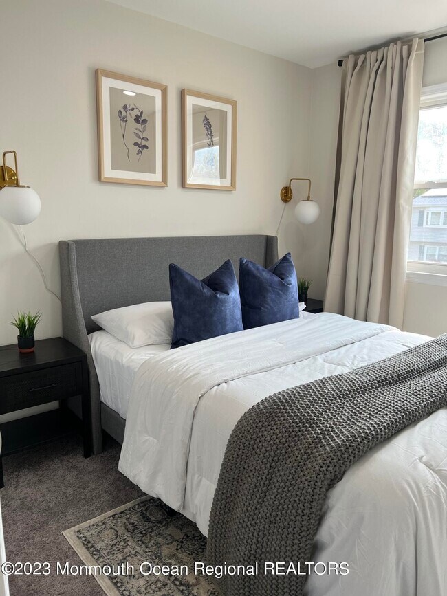 Building Photo - 556 Mark Dr