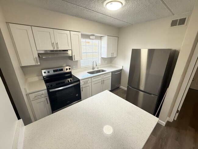 Building Photo - 1 Bed/1 Bath, Ground Floor Condo in Palms ...