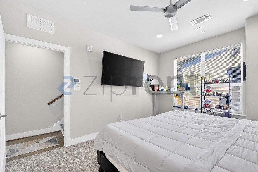 Building Photo - 4906 Live Oak St