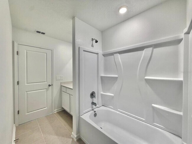 Building Photo - 2764 Lookout Rdg Rd