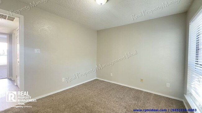 Building Photo - 9601 Forest Ln