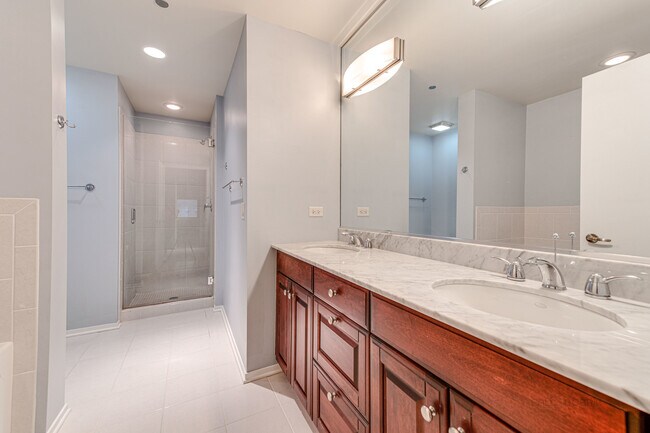 Building Photo - 310 S Michigan Ave