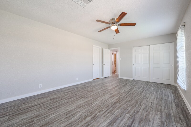 Building Photo - 1159 W Drummer Ave