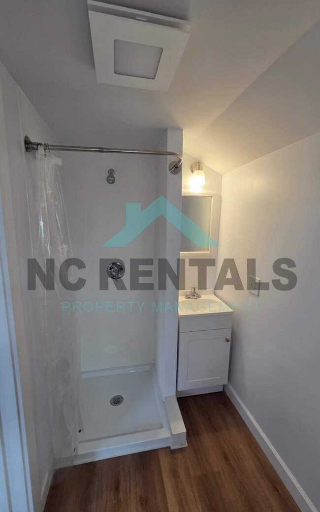 Building Photo - 204 N 6th Ave