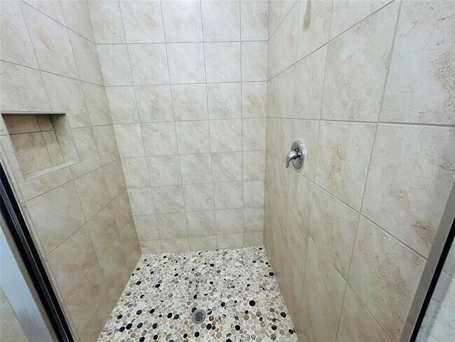 Building Photo - 4292 Longwood Lake Sq