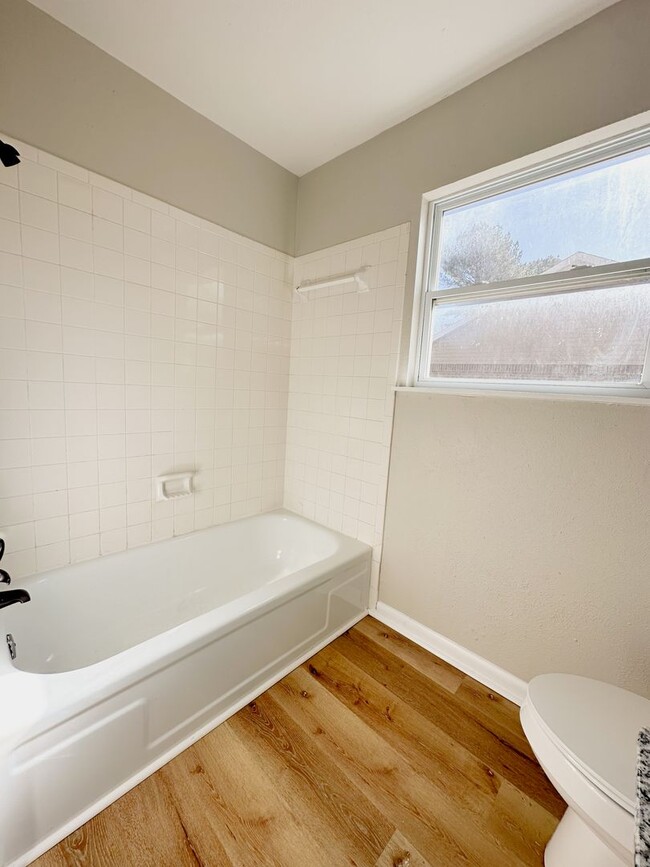 Building Photo - 3bd/2ba Fayetteville Home Available!