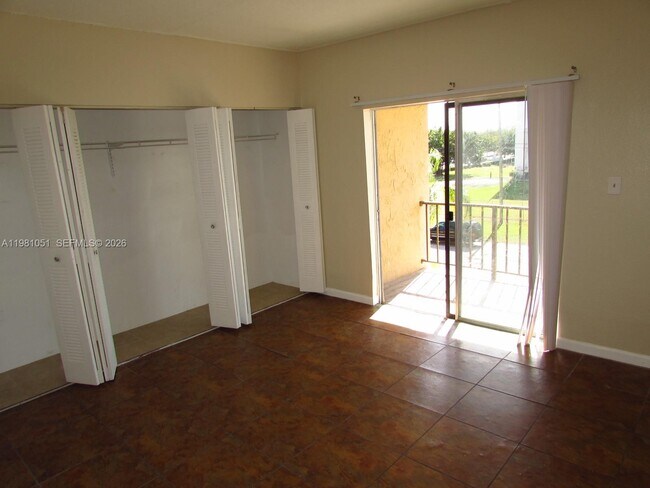 Building Photo - 5100 SW 41st St