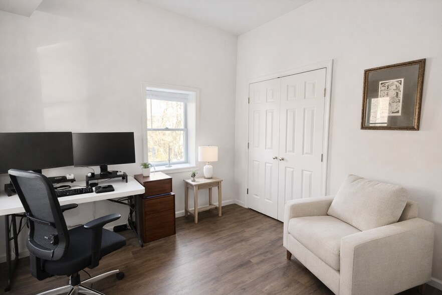 Bedroom/Office - 18417 York Rd