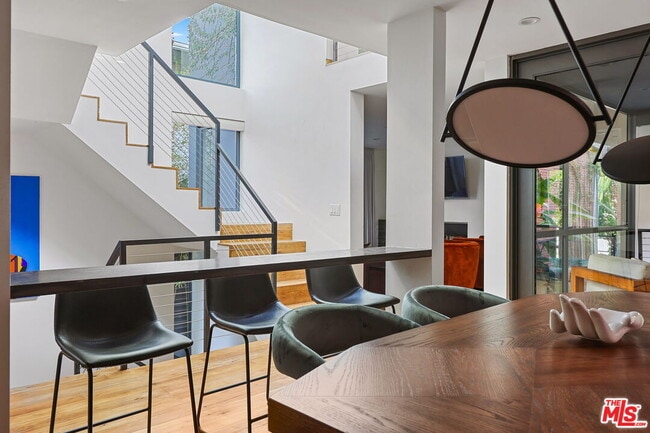 Building Photo - 7 Vicente Ter