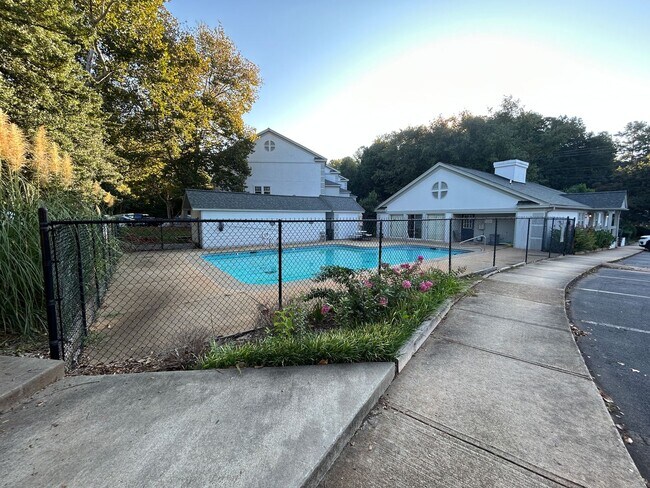 Building Photo - 2504 Avent Ferry Rd