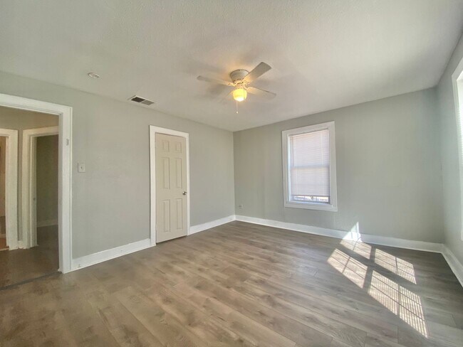 Building Photo - Now available and rent ready -  3 bed 2 bath near Clapp Park