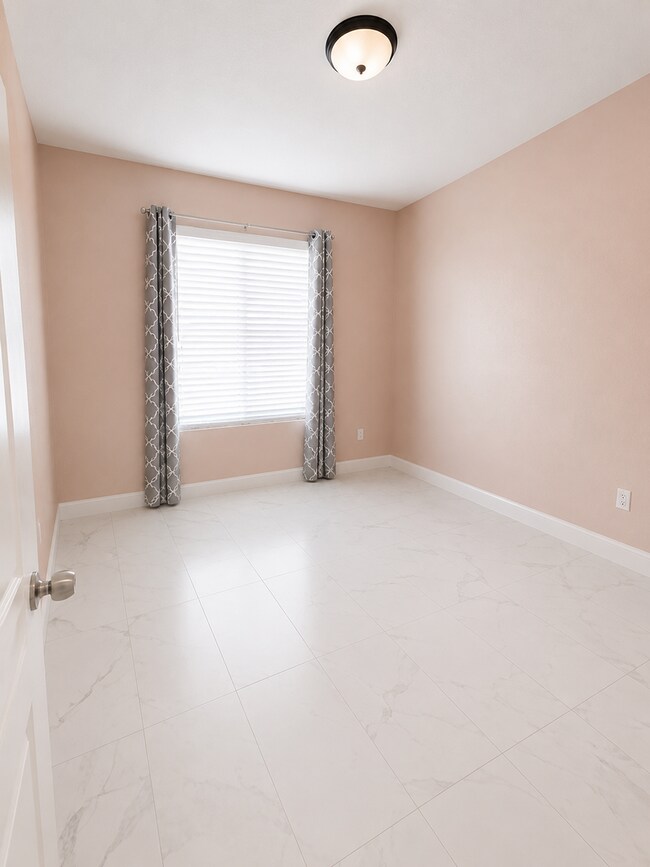 Building Photo - Coming soon! Beautiful single story home in Los banos