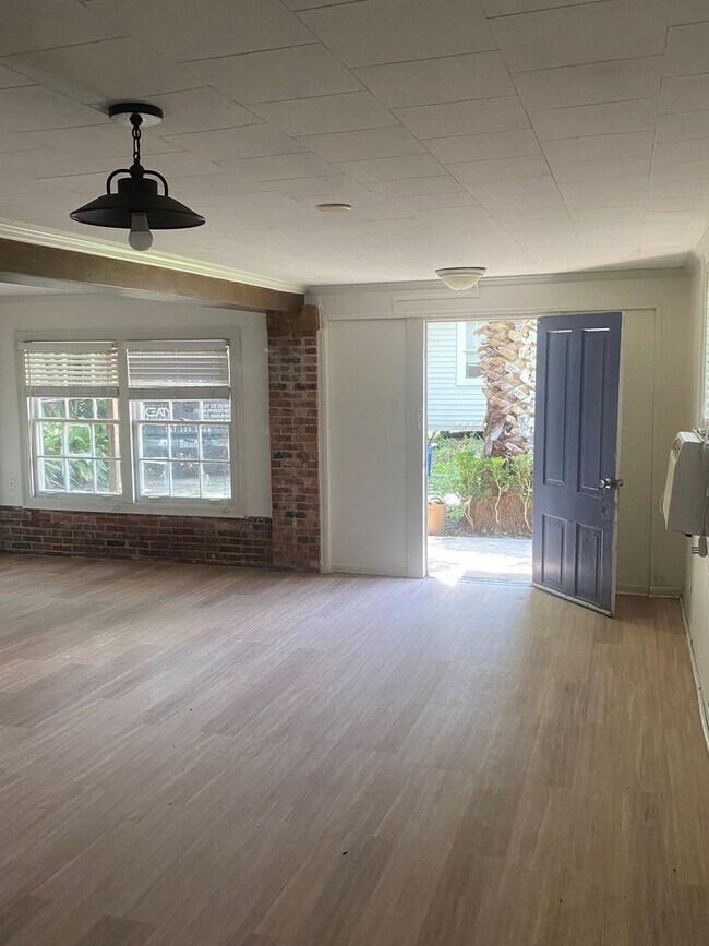 Primary Photo - Cozy 1 bed, 1 bath apartment in St Martinv...