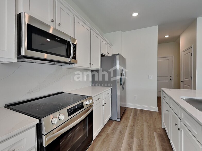 Building Photo - 5702 Oesterle Rd