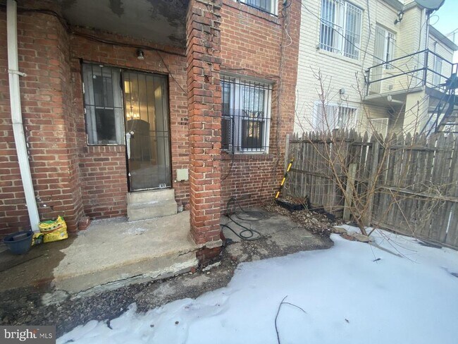 Building Photo - 1723 H St NE