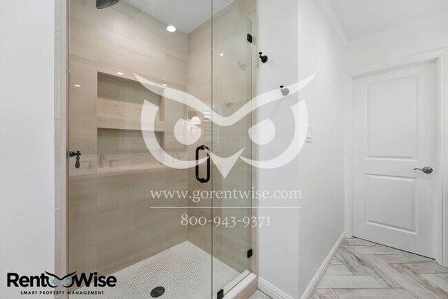 Building Photo - Short term lease only