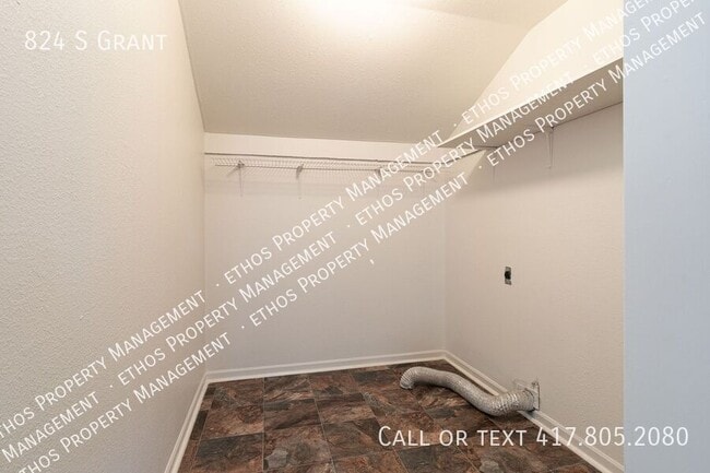 Building Photo - 824 S Grant-