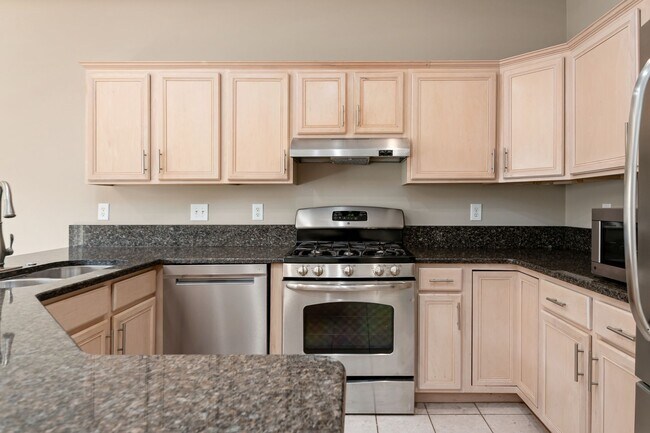 Kitchen - 1087 Michigan Ave