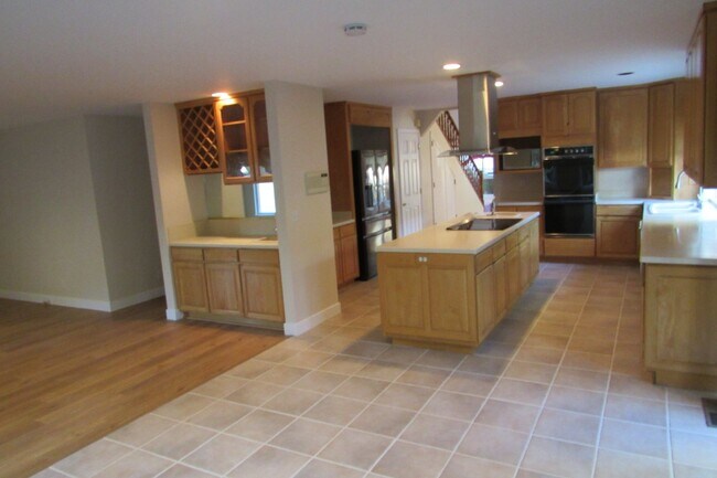 Building Photo - Gorgeous Custom Pleasanton Home in Great Location