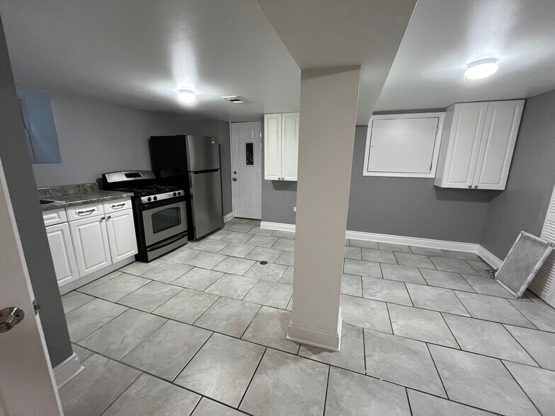 Dinning room/kitchen - 5154 W EDDY ST