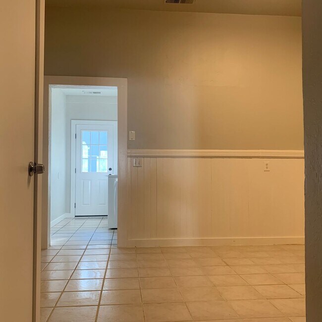 Building Photo - 149 W 21st St