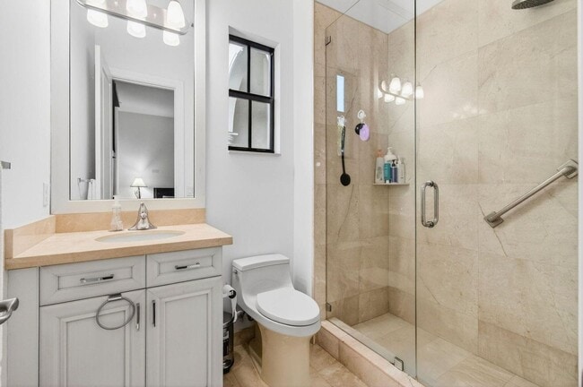 Building Photo - 17662 Cadena Dr