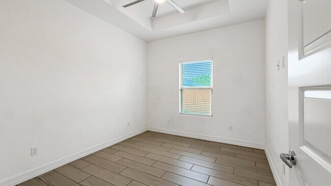 Building Photo - 5106 Sebastian Dr