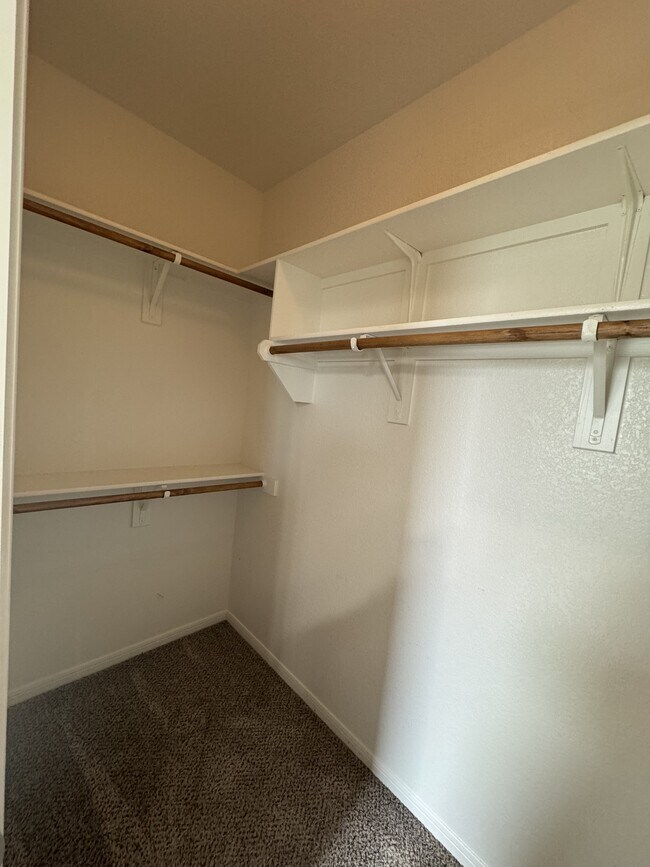 Building Photo - 7019 Tanglehead Dr