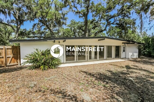 Building Photo - 4 Bedroom Pet-Friendly Home in Edgewood, FL with Main Street Renewal