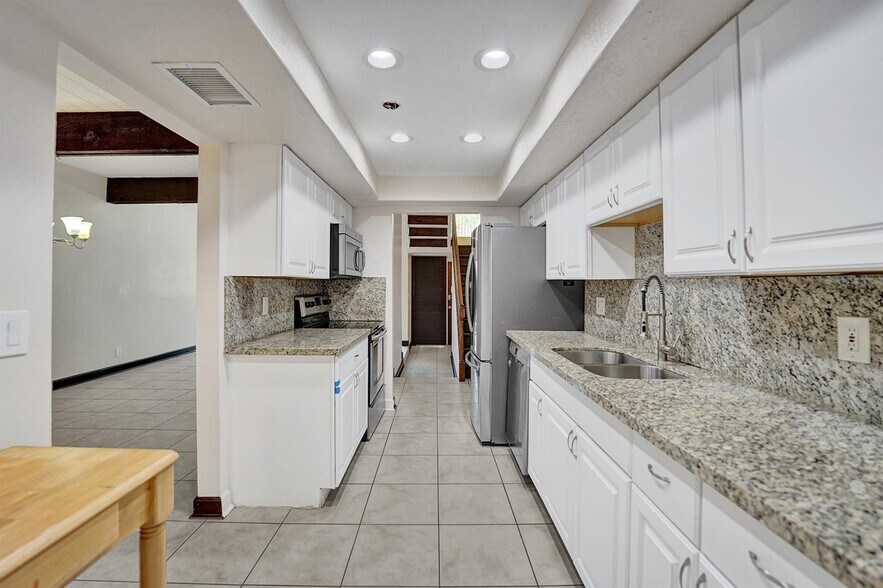 Building Photo - 760 E Coco Plum Cir