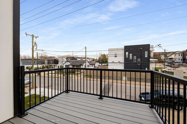 Building Photo - 2015 9th Ave N