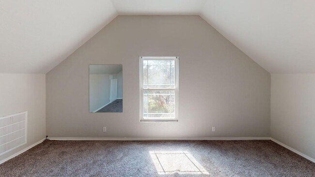 Building Photo - 115 G St