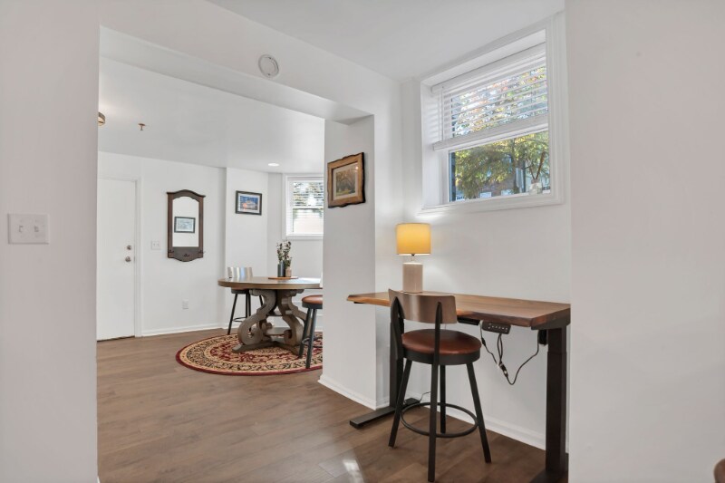 Building Photo - 121 W Hall St