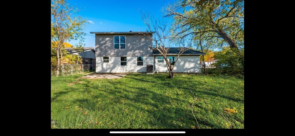 Building Photo - 2302 McCormick St