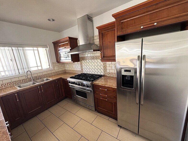 Building Photo - 11848 Kiowa Ave