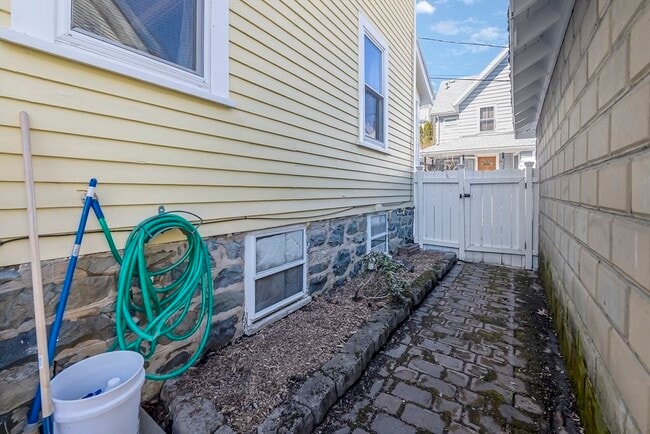 Building Photo - 16 Oak Grove Terrace
