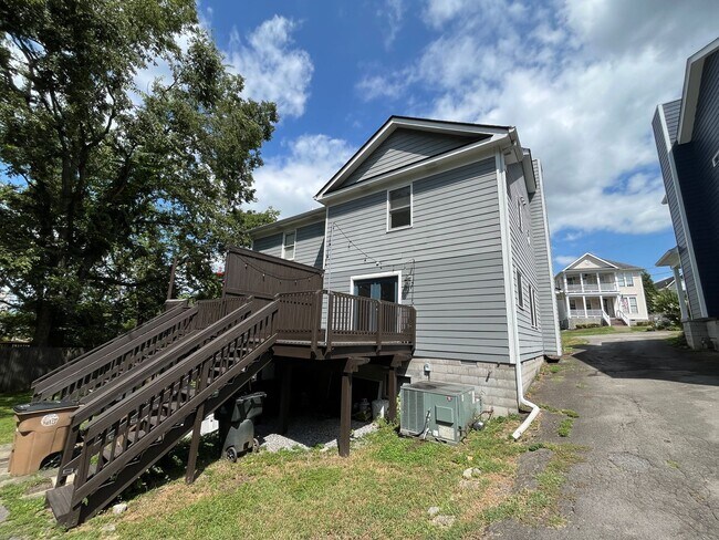 Building Photo - 229A Orlando Ave